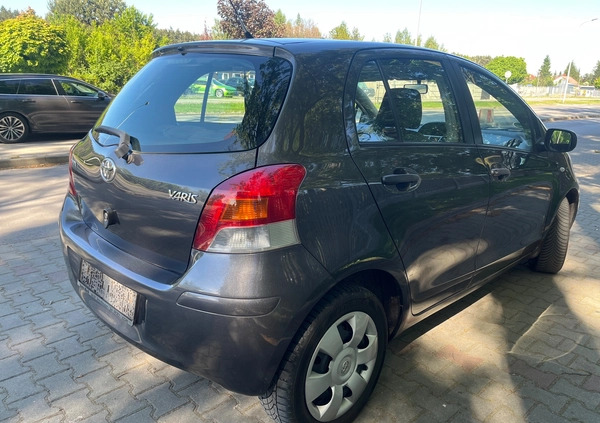 Toyota Yaris cena 19900 przebieg: 133000, rok produkcji 2009 z Pruszków małe 211